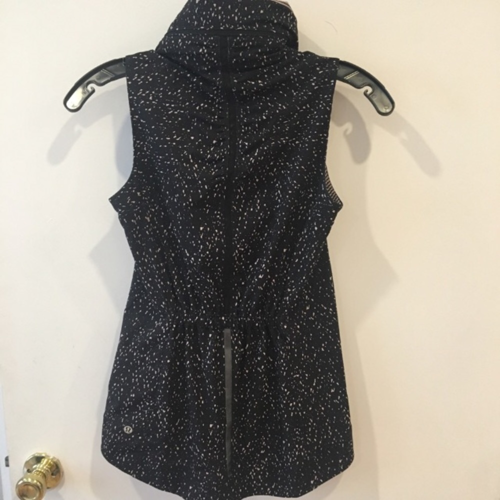 Lululemon go distance vest butterfly texture sz 2 - Picture 6 of 6